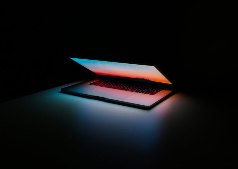 Openklappende laptop Webdesign Breda